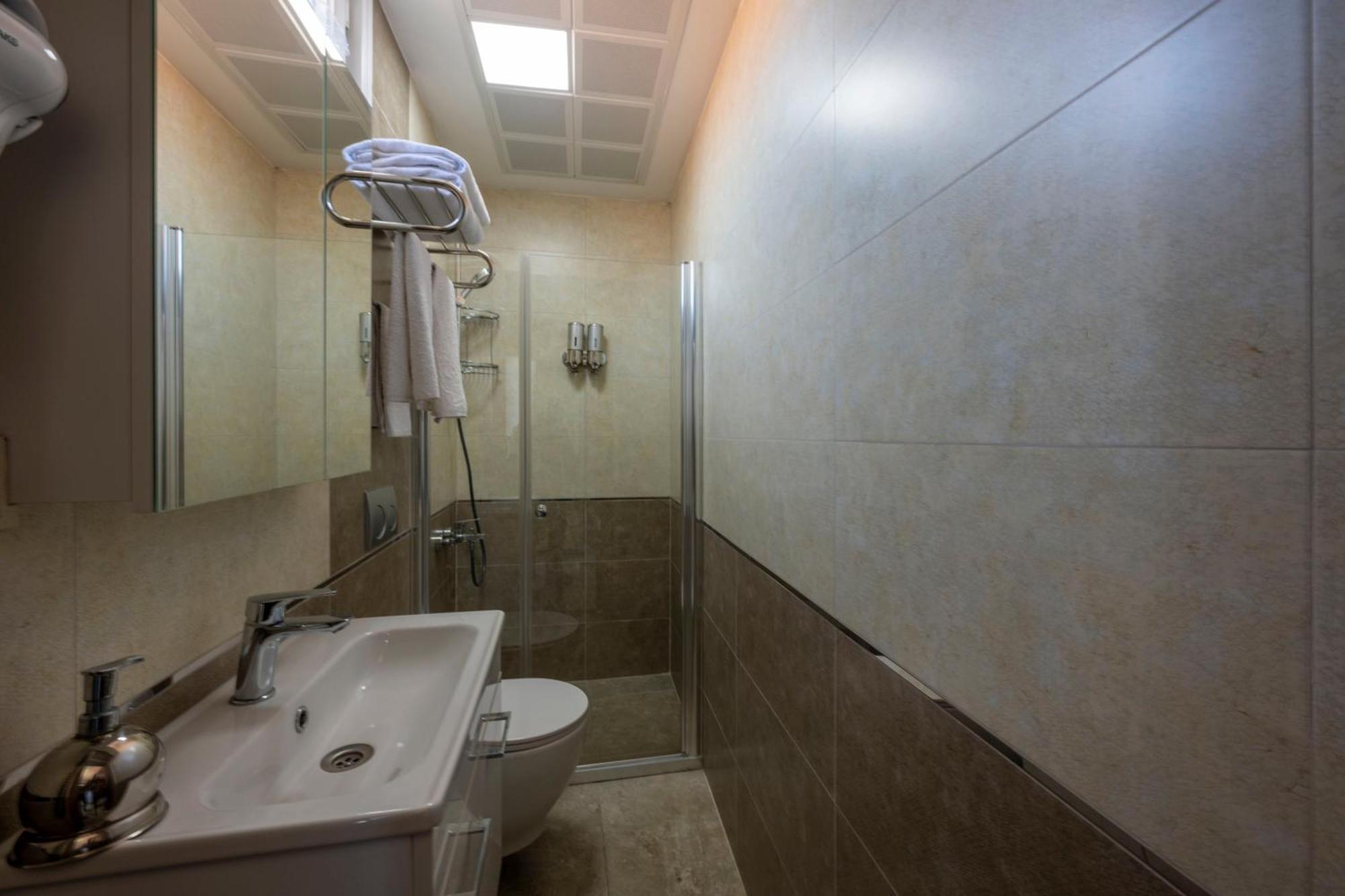 Comfort Suites Hotel Стамбул Экстерьер фото